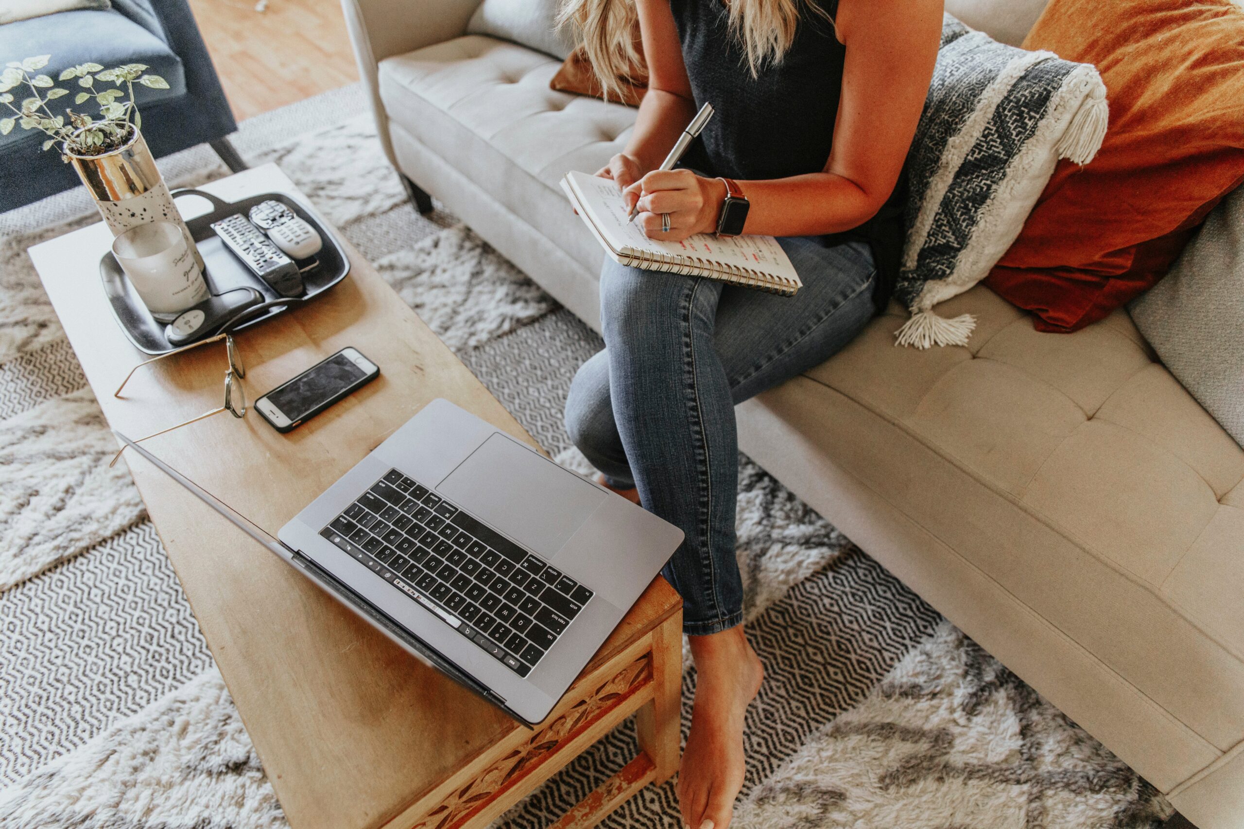 Femme qui écrit